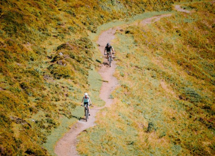 Photo Mountain biking