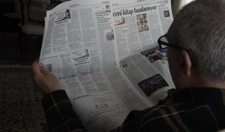 Photo read news morning