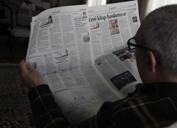 Photo read news morning
