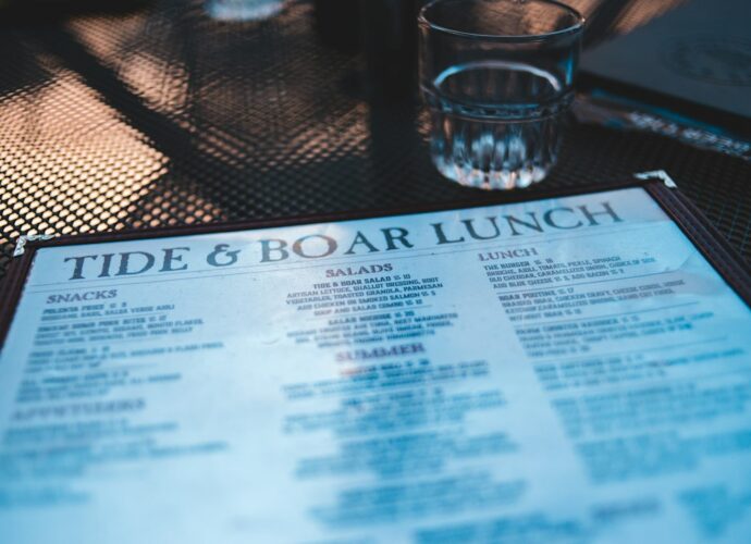 Photo restaurant menu reading