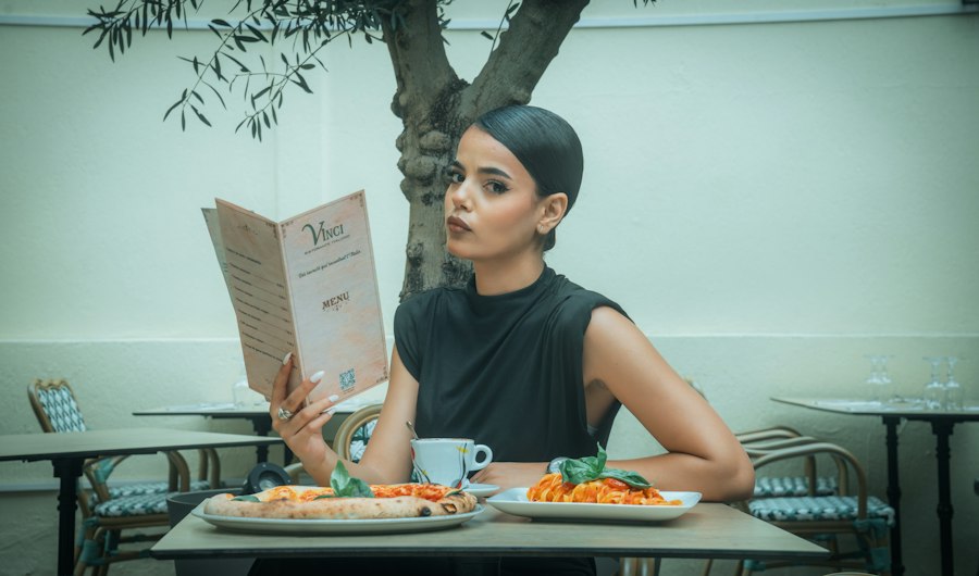 restaurant menu reading