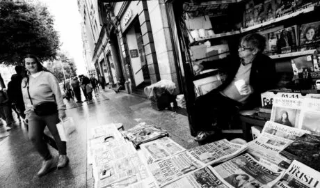 Photo morning coffee news routine