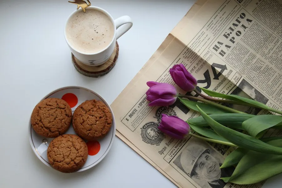 Photo morning coffee news routine